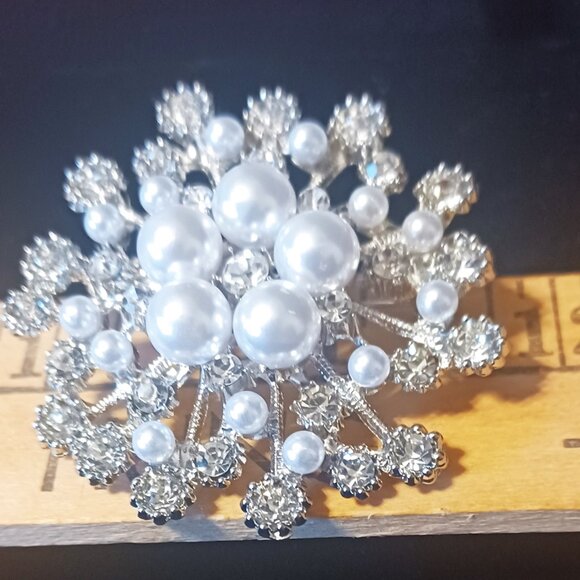 Rhinestone & Pearl  Brooch - Picture 3 of 4